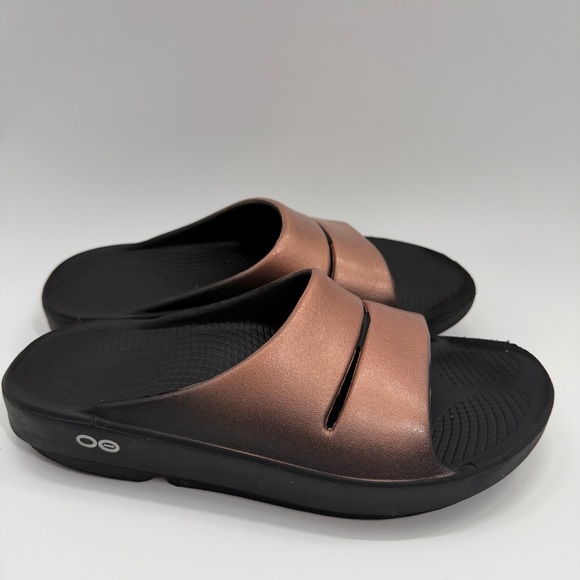 Oofos Ooahh Luxe Rose Gold Slides - Picture 4 of 12